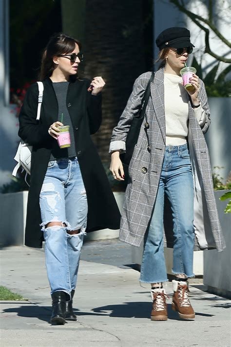 Johnson & johnson liefert weniger als ausgemacht. Dakota Johnson With Little Sister Stella Banderas: Rare ...