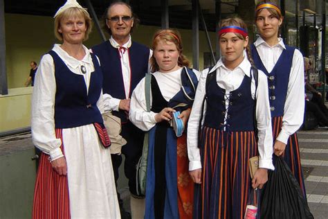 traje típico de finlandia