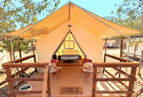 Rak glamping is a delightful, desert hideaway in the heart of ras al khaimah in the united arab emirates. The Winter Glamping Spots That'll Make You Love Sweater Weather