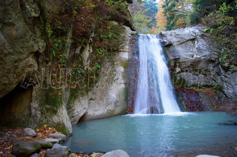 Potrivit unui sondaj publicat prin toamna lui 2011, buzaul se afla pe locul 31 in topul preferintelor si destinatiilor turistice autohtone. Obiective turistice Buzau: peste 200 de atractii si locuri ...