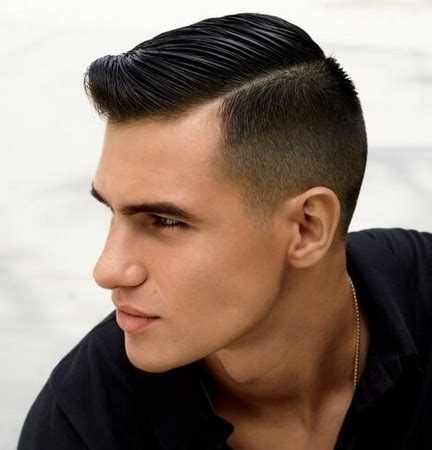 10 inspirasi model rambut pria panjang ini bakal bikin lo makin keren dalam menyambut tahun 2021. Gaya Terbaru Gaya Rambut Pria Keriting 2020
