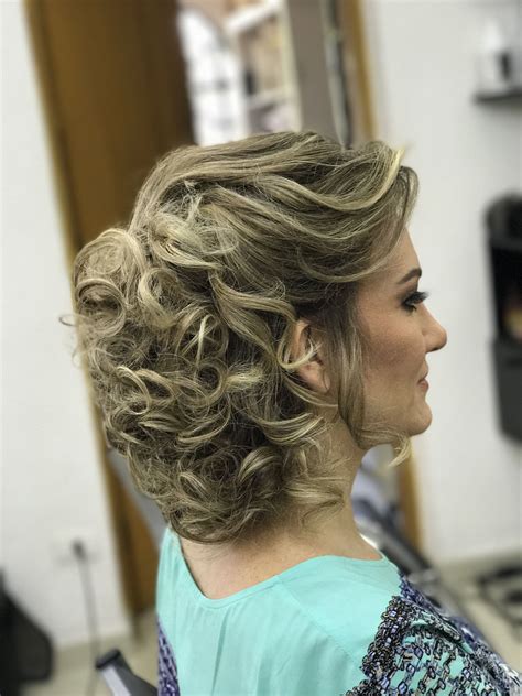 √ Penteados Para Mãe De Noiva Cabelo Comprido Cachos E Outras Ondas