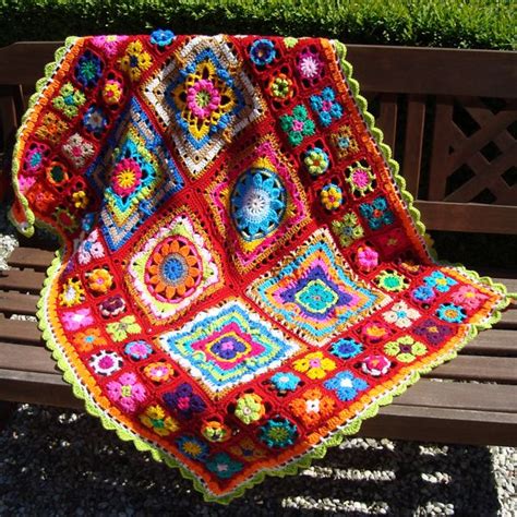 Mit der häkeldecke machen wir es uns am strand und auf der. Anleitung Häckeldecke. Granny Squares | Decke häkeln ...