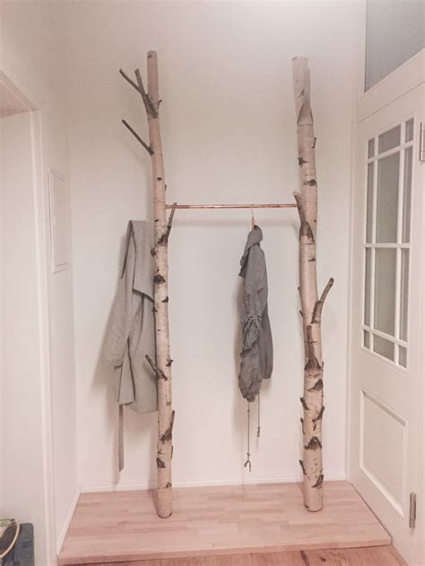 Damit liegen sie im trend, was nachhaltiges bauen angeht. Neue diy Birken Garderobe … | Garderobe selber bauen, Garderobe selber machen, Diy wohnen