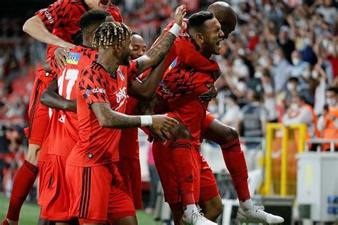 Beşiktaş'ta dzeko sürprizi i̇talyan basını, beşiktaş'ın 35 yaşındaki edin dzeko için ısrarcı olduğunu yazdı. Beşiktaş'a dünya yıldızı! Dzeko transferinde en güçlü aday ...