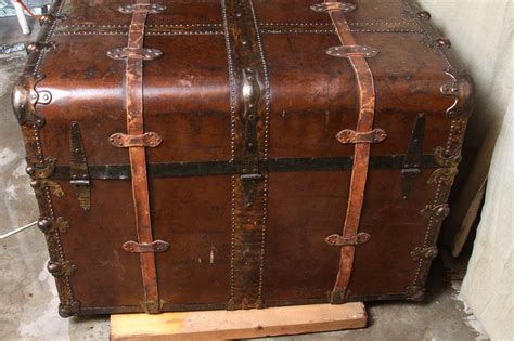 Antique Hw Rountree And Bro Leather Steamer Trunk Ebth
