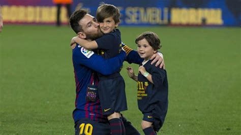 Lionel andrés messi (spanish pronunciation: Why does Lionel Messi's son celebrate when Real Madrid ...