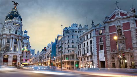 The modern madrid is one of the greenest cities in europe and the most popular destination in spain. Visiter Madrid ? Une très bonne idée | VoyagesVoyages