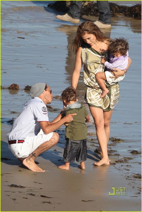 Jennifer lopez may already have two kids, but it turns out she'd up for having a few more with fiancé alex rodriguez. the fashionER: Jennifer Lopez and her kids: New Gucci ...