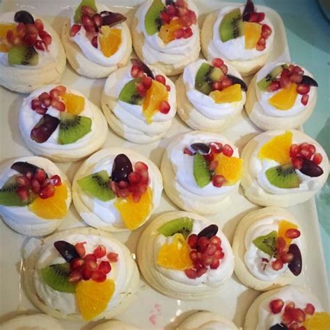 Pavlova adalah sejenis pencuci mulut manis yang berasaskan meringue (putih telur). Resipi Mini Pavlova Sedap dan Mudah