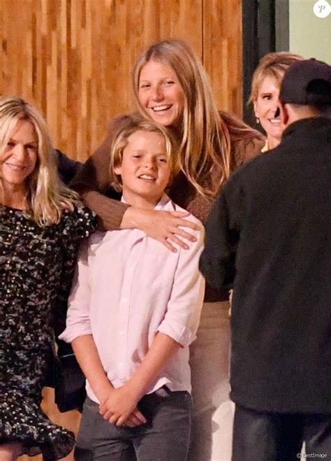 Exclusif Gwyneth Paltrow Avec Son Fils Moses Et Son Amie Crystal Avec Ses Trois Fils à La