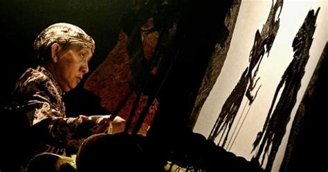 Anak dan istri ki manteb sudarsono berbicara soal sisi terselubung sang dalang, yang ternyata adalah pria romantis, dengan cara tersendiri. Mp3 Wayang Kulit Ki Manteb Sudarsono | Mp3 Wayang Kulit