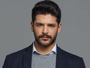 2 eylül 1991 yılında dünyaya gelen yakışıklı oyuncu emre kıvılcım aslen malatyalıdır. Adı: Zehra - Genco Yaman - Emre Kıvılcım Kimdir (Gerçek ...