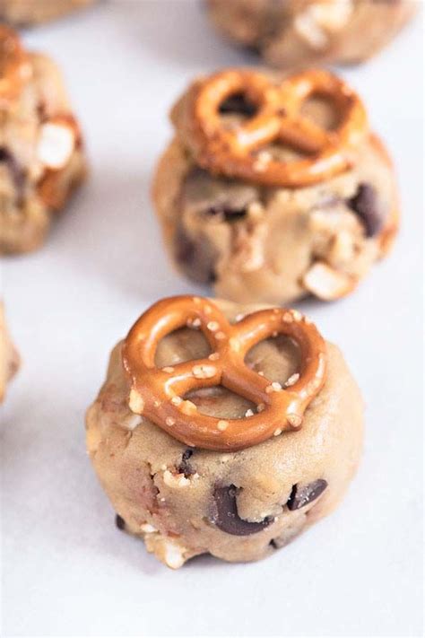 And these pretzels satisfy every.thing. Nutella Stuffed Chocolate Chip Pretzel Cookies | Recipe ...