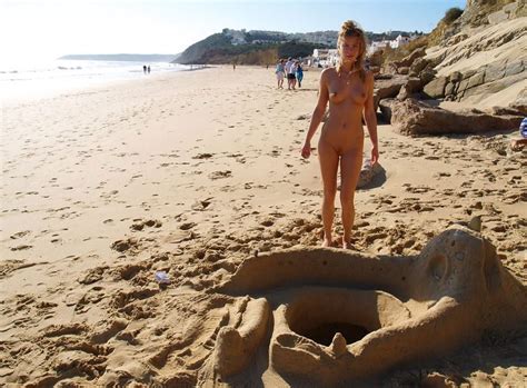 Wilde Nackte Tussi Hat Eine Tolle Zeit Am Fkk Strand Porno Bilder Sex