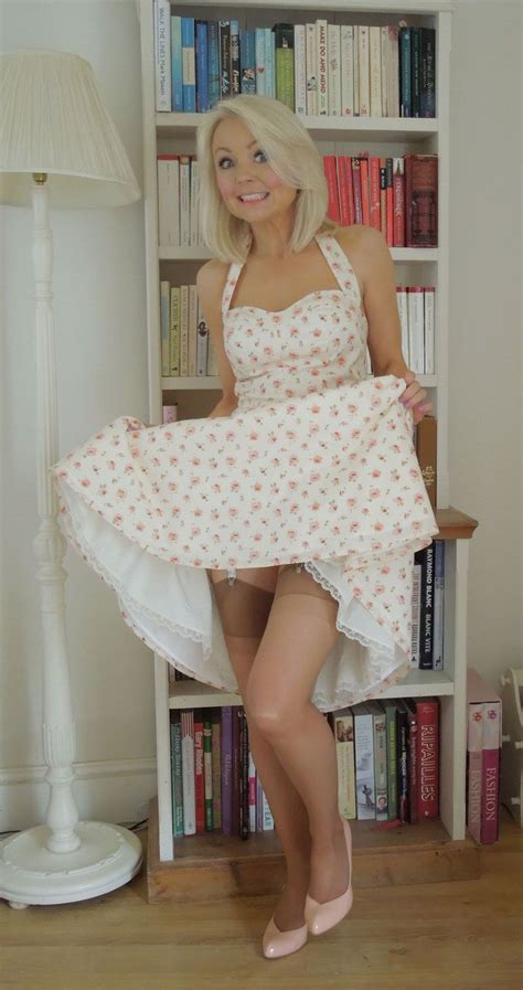 Marilyn Type Skirt Hike Dress With Stockings Fashion Pretty Dresses