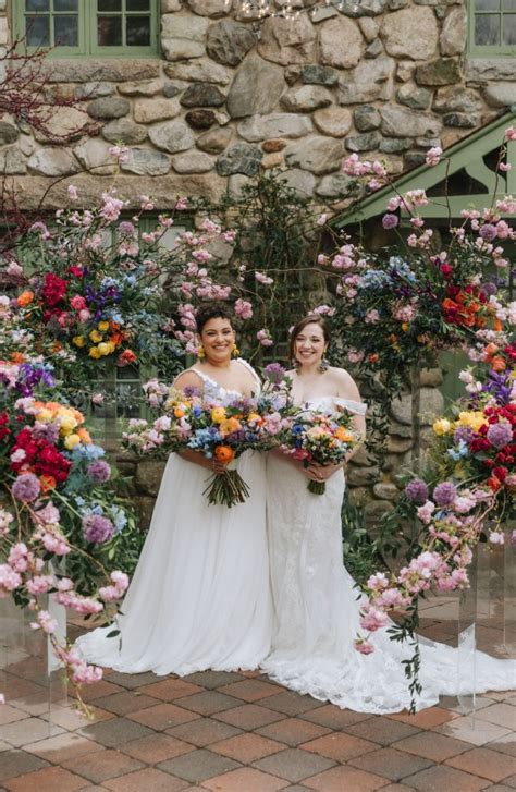 This Wildflower Wedding Uses Pressed Florals And Lush Arrangements To