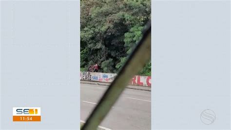 Homem Filma Fuga De Suspeitos De Assaltar ônibus Em Aracaju Sergipe G1