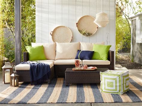 Outdoor patio with a striped outdoor rug | Outdoor rugs, Outdoor furniture sets, Outdoor ...