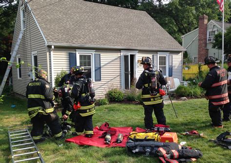 Firefighters Quickly Extinguish House Fire