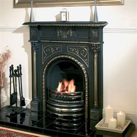 Seasoned cast iron/camp dutch oven for campfire or fireplace cooking/ weight 5.5 kg. pretty cast iron fireplace | Cast iron fireplace ...