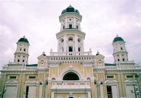 Built by sultan abu bakar in the late 18 more ». Sultan Abu Bakar Mosque : Johor Tourist Destination ...