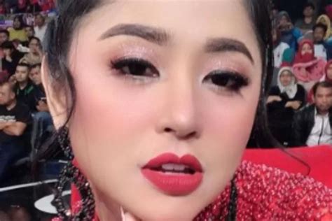 viral ibu ibu haters dewi persik yang sudah terkuak identitasnya nuansa sinar