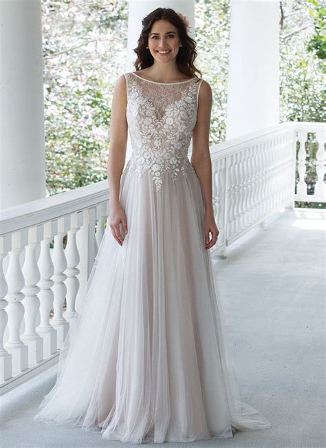 Look Romantic In This Soft Tulle And Lace A Line Gown Featuring A