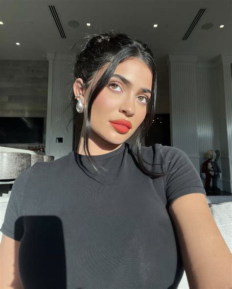 Kylie Jenners Inner Circle Member Announces Shes Pregnant Reveals