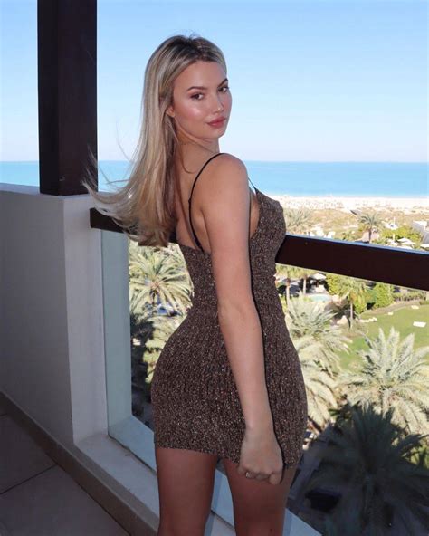 Stunning Golfer Lucy Robson Motivates Her Fans On Social Media The