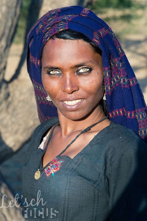 裸の部族のアフリカの熟女 美しいエロティックとポルノ写真