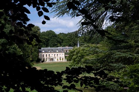 Né à combourg , petite ville situé a 30 kms de st malo, ou est encore le chateau de la famille chateaubriand, que l 'on peut toujours quels sont les hôtels près de tombeau de chateaubriand ? Balade au cœur de l'intimité de Chateaubriand - Culturez-vous