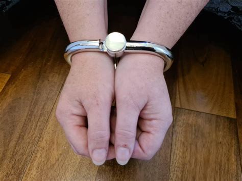 D Shape Handcuffs Wrist Shackles Bondage Restraints Mature Bdsm