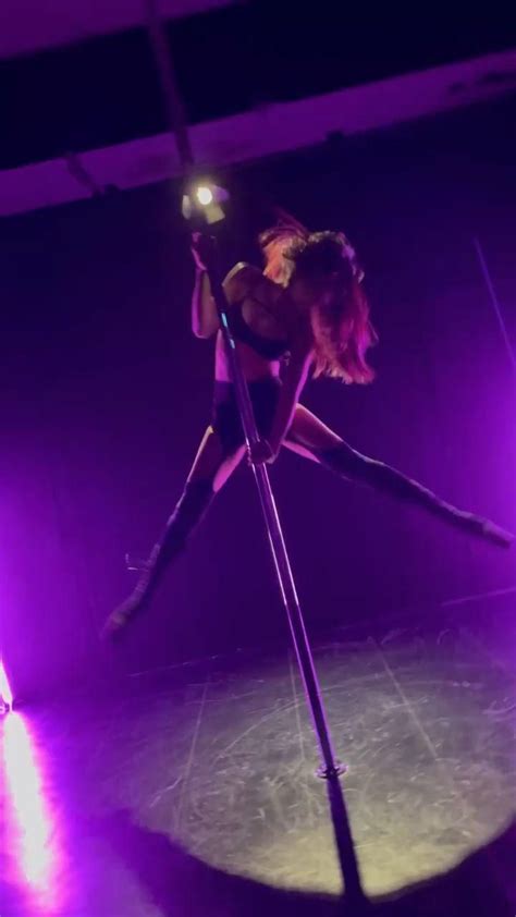 [Видео] Пин от пользователя Larissa Storm на доске Pole Dancing в 2022 г Танцорские