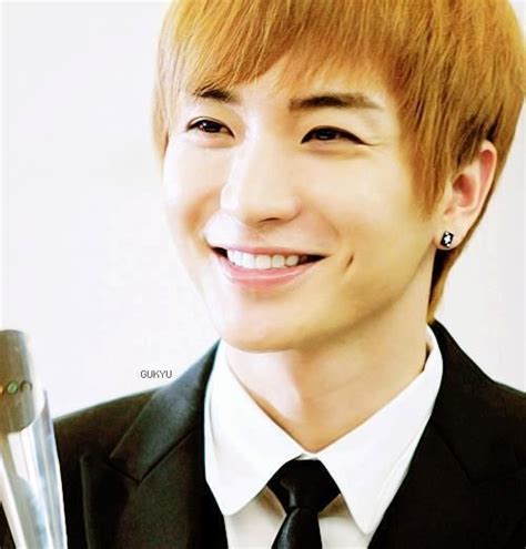 About cheek dimples cheek dimples are sma ndentations in the cheek that appear when people smile. idols with fovea inferior anguli oris (mouth corner ...