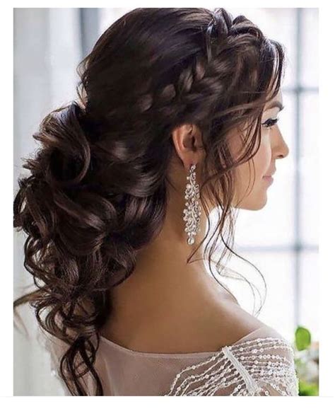 While you're spending your mornings fighting frizz. Bridal loose curls with half braid in 2020 | Wedding ...