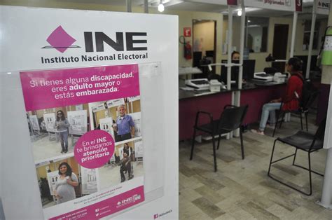 ¿a qué hora les corresponde a los adultos mayores y personas de riesgo? Extiende INE Coahuila horario para recoger credencial, El ...