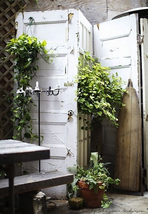 Some spaces—like a shared children's bedroom or makeshift home office—will benefit from a partition with places to put things. WABI SABI Scandinavia - Design, Art and DIY.: DIY: Room ...