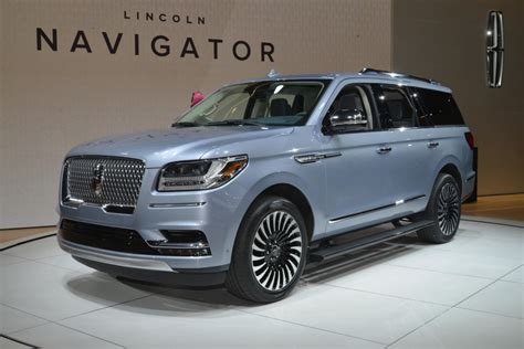 Its importance can't be understated for lincoln, and it will set the tone for future, smaller suvs to come. 2022 Lincoln Navigator Launch, Layout, and Hybrid | Cars ...
