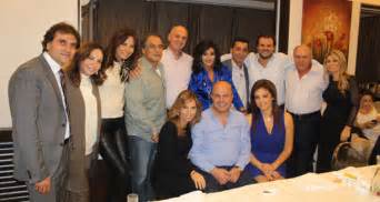 تصدرت الفنانة آمال ماهر محرك بحث جوجل، منذ إعلان خبر اعتزالها الفن نهائياً دون الكشف عن سبب معين، هذا الأمر الذي وضع جمهورها في حيرة كبيرة وتساؤلات كث هذه هديّة الشاعر والنحات رودي رحمة لمنزل الإعلامية جومانا ...