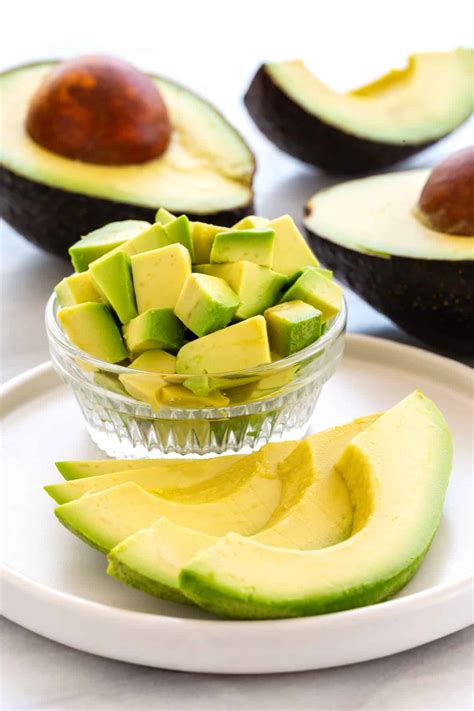 Apr 14, 2013 · go ahead and cut it open, but cut off the bad spots or the flavor of your guacamole will be affected. How to Cut an Avocado - Jessica Gavin