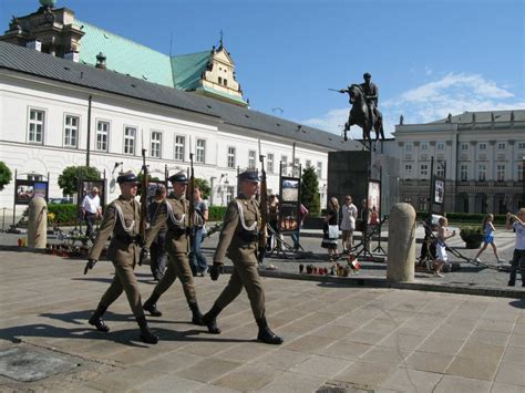 Tolna városa mözs szomszédságában fekszik, a két település már szinte összeépült. Varsó és nevezetességei - Messzi tájak Európa ...