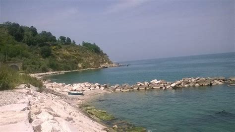 A 1 km circa dalla suggestiva spiaggia dei ripari di giobbe e dalle attrezzate spiagge del. I TESORI NASCOSTI DI ORTONA LA SPIAGGIA DELL' ACQUABELLA ...