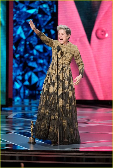 Three billboards outside ebbing, missouri. Oscars 2018's Best Actress Nominees Hug It Out After ...