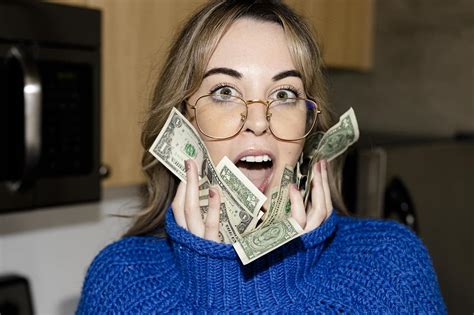 12 Best Ways To Make Money Online as a Beginner (2023)