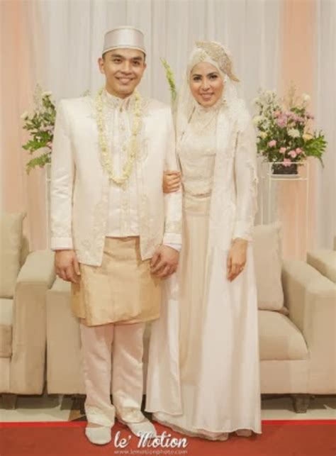 Setiap calon pengantin pasti menginginkan pesta pernikahan yang berkesan. 4 Gaun Pengantin Muslim Sederhana untuk Pesta Pernikahan Anda