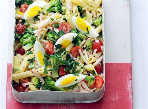 Pastasalade met kip met gekookt eitje recept Allerhande