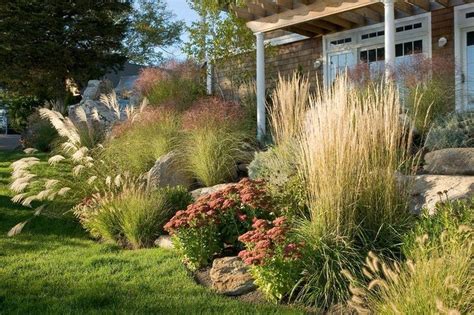 Check out these front yard landscaping ideas and revamp the look of the outside of your house. Farmhouse Landscaping Front Yard 99 Gorgeous Photos (41 ...