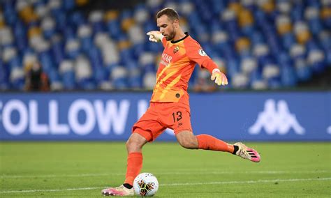 Sembra destinata a chiudersi a fine stagione l'avventura di paulo fonseca sulla panchina della roma, con i friedkin intenzionati a puntare su maurizio sarri per sostituirlo. Calciomercato Roma, per Pau Lopez sondaggi da tre campionati