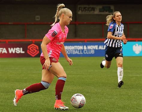 Das offensivtalent aus tägertschi be ist in der nati und im klub nicht immer gesetzt, aber zieht trotzdem viel aufmerksamkeit auf sich. Alisha Lehmann auf Instagram: „⚽️🏃🏼‍♀️ @westhamwomen" (mit ...